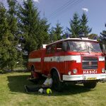 Hasiči z Dvorců v sobotu oslavili osmdesátku. Žehnali svůj první prapor
