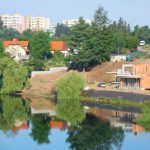Novostavba u Jordánu se městskému architektovi nelíbí. Úřad ji povolil v záplavovém pásmu