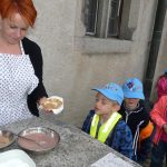 Dobrodružné výpravy do historie města. Děti ochutnaly medovou kaši