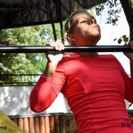 Silní muži a křehké dívky závodili v posilování u letního kina