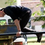 Silní muži a křehké dívky závodili v posilování u letního kina