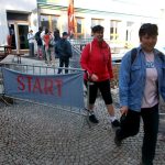 Na Svatováclavský pochod se vydala sedmdesátka lidí pěšky nebo na kole. Nechyběli ani pejsci
