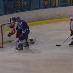 Strakoničtí hokejisté počtvrté za sebou vyhráli. V divoké přestřelce smetli Vimperk
