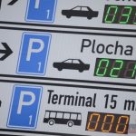 Naváděcí systém parkování se testuje. Auta ohlídají čidla a mobilní data