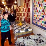 Výstava výrobků z patchworku zdobí galerii ve Spektru