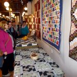 Výstava výrobků z patchworku zdobí galerii ve Spektru