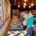 Výstava výrobků z patchworku zdobí galerii ve Spektru