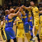Senzace – Sršni pokřtili novou palubovku vyřazením Jindřichova Hradce