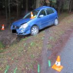 Mladá řidička při ranní nehodě u Blažejova podcenila námrazu. Těžce zranila spolujezdkyni