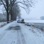 Mladý řidič svůj boj o život prohrál v nemocnici. Policie doplňuje informace