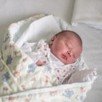 Ministr zdravotnictví prošel porodnici, kde se narodil. S hejtmankou viděl i první budějovické miminko