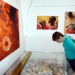 Táborskou Galerii 140 zaplnily barevné korálky