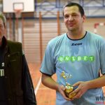 Putovní pohár za premiérové vítězství si odvezl tým Mirovic s exligistou Riegelem