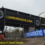 Z MS V CYKLOKROSU. Bahno a pády! Páteční trénink na MS v cyklokrosu nabídnul boj s velmi těžkým terénem