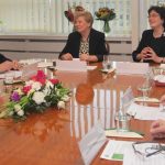Hejtmanka Stráská podepsala memorandum o spolupráci s Akademií věd ČR. Pomoct má k čistější vodě v Orlíku či obnově populace candáta v Lipně