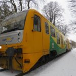 Octavia vjela pod vlak. Řidič vyvázl s lehkým zraněním