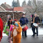 Ve Lnářích se o maškary krásně starali