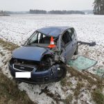 Žena ze sobotní nehody u Kostelce nad Vltavou zemřela
