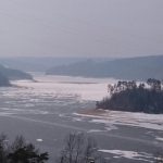 Aktualizováno. Tragická událost. Potápěči hledají bruslaře, který na Orlické přehradě zmizel pod ledem