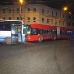 Policie hledá cestující z trolejbusu a autobusu, kteří byli u pondělní ranní nehody