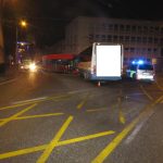 Policie hledá cestující z trolejbusu a autobusu, kteří byli u pondělní ranní nehody