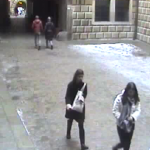 Kamery a fotografie turisty pomohly odhalit zlodějky z krumlovského zámku