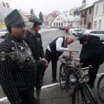 První huštění si v mrazu nenechala ujít čtyřicítka velocipedistů