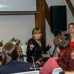 Návrhářka Hana Zelenková svou práci představila na besedě v plánské faře