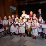 V hotelu Zvíkov soutěžili zpěváci lidových písní. Dubínek, Prácheňáček a Doudlebánek vyšlou zpěvačky na zemské kolo