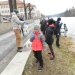 Mladí rybáři z Plané nad Lužnicí uklízeli u řeky