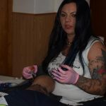 Tattoo Jam s vrhačem nožů a věšením na háky