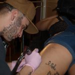 Tattoo Jam s vrhačem nožů a věšením na háky