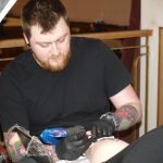 Tattoo Jam s vrhačem nožů a věšením na háky