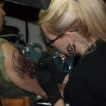 Tattoo Jam s vrhačem nožů a věšením na háky