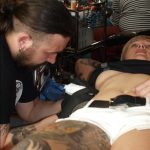 Tattoo Jam s vrhačem nožů a věšením na háky