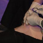 Tattoo Jam s vrhačem nožů a věšením na háky