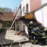 V Třeboni hořela střecha nad kavárnou