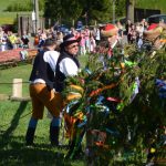 U Báby Lišků postavil máj folklorní soubor Písečan