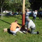 Ve Veselí vztyčili májku téměř zapomenutým způsobem – pomocí křížů