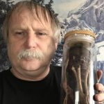 Byl svědkem pokusu vraždy i prvních lásek. Legendární diskžokej František Mareš slaví…