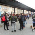 Pochod Praha – Prčice měl rekordní účast od roku 1983! Účastníci zaplnili i autobusové nádraží v Táboře