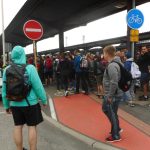 Pochod Praha – Prčice měl rekordní účast od roku 1983! Účastníci zaplnili i autobusové nádraží v Táboře