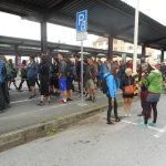 Pochod Praha – Prčice měl rekordní účast od roku 1983! Účastníci zaplnili i autobusové nádraží v Táboře