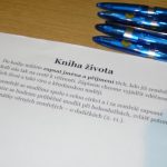 Věnečky a rakvičky v kavárně Sejdeme se na hřbitově