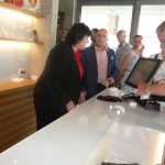 Věrní zákazníci poprvé vstoupili do nové pivovarské prodejny
