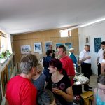 Dospělí žáci malíře Teodora Buzu vystavují v plánské obřadní síni
