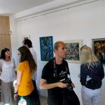 Dospělí žáci malíře Teodora Buzu vystavují v plánské obřadní síni