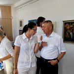 Dospělí žáci malíře Teodora Buzu vystavují v plánské obřadní síni