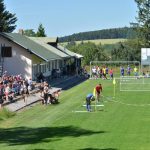 Sedličtí vědí, jak pobavit. V létě uspořádali závod v zimním sportu