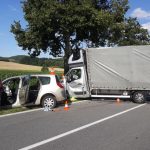 Čelní střet dodávky a osobního auta na hlavním tahu Prachaticka